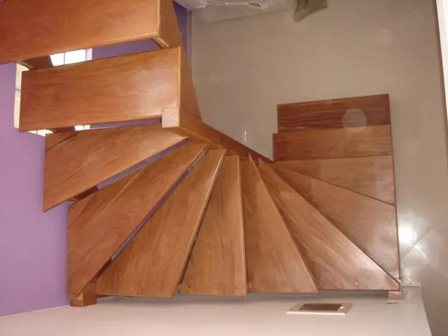 Pranchas de madeira para escada