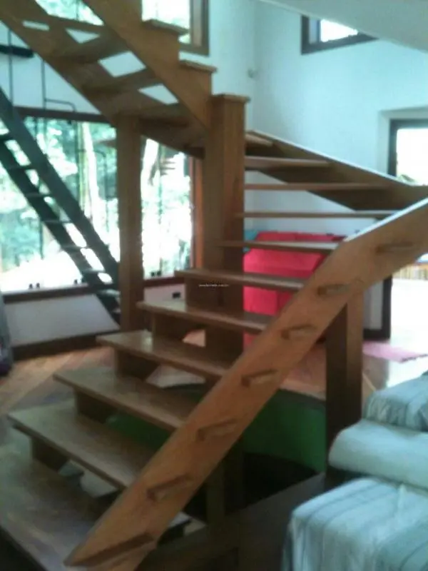 Tabuas de madeira para escada