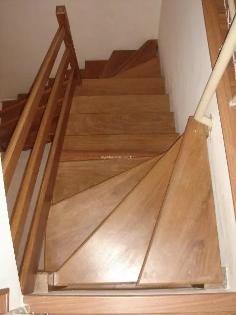 Tabuas de madeira para escada